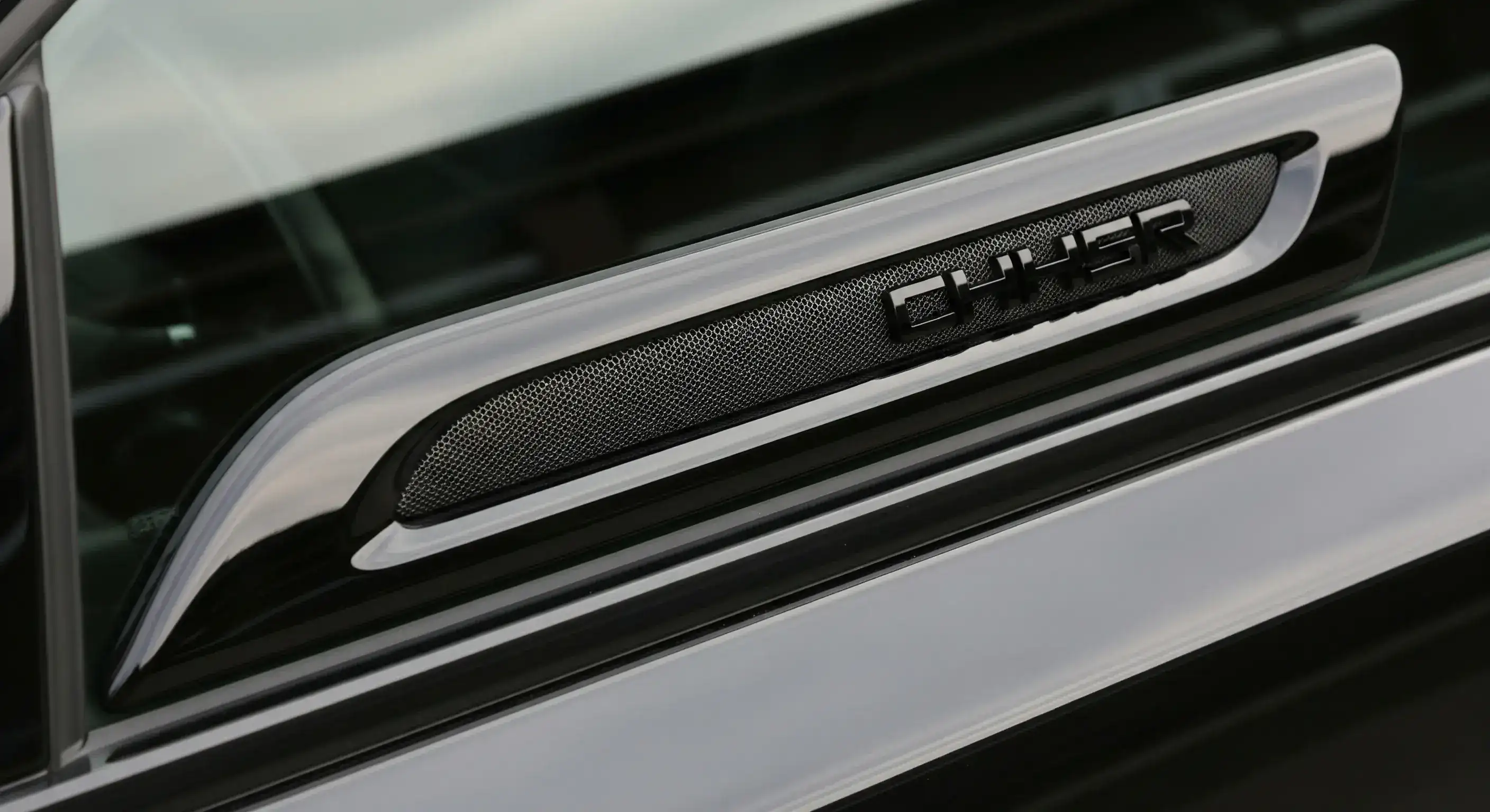 Gloss black chrome delete